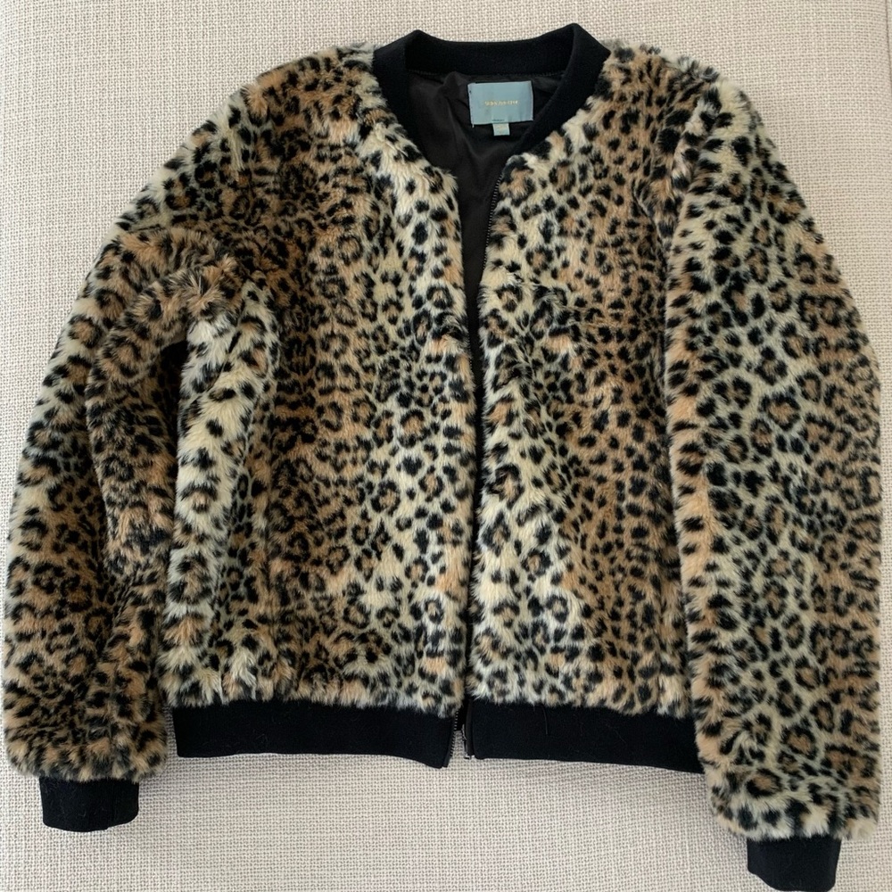 Skies are blue leopard faux fur jacket medium